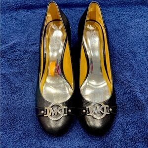 Michael Kors black leather pumps women’s size 7.5.